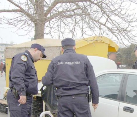 Bişniţarii de la Gară, luaţi la control de poliţişti: au fugit ca potârnichile!
